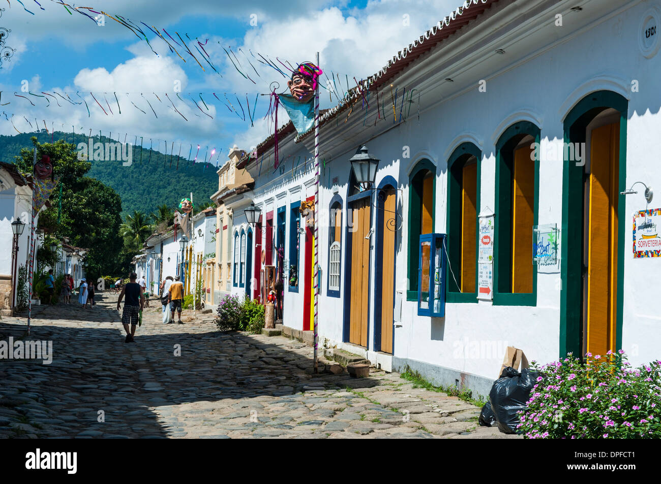 Maisons coloniales colorées à Paraty, au sud de Rio de Janeiro, Brésil, Amérique du Sud Banque D'Images