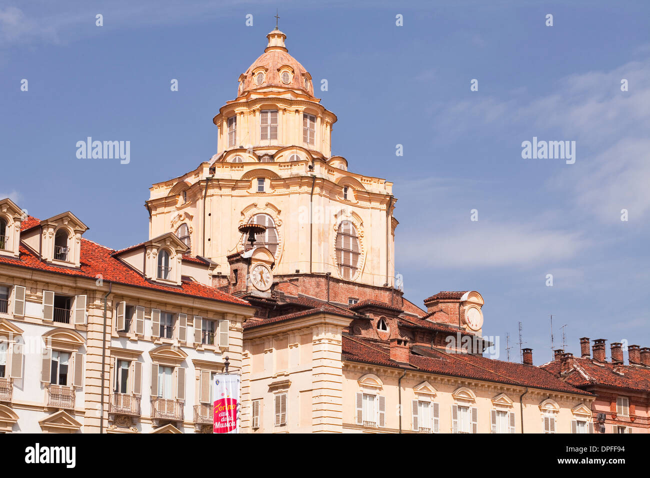 L'église San Lorenzo sur la Piazza Castello, conçu par Guarino Guarini au 17e siècle, Turin, Piémont, Italie, Europe Banque D'Images