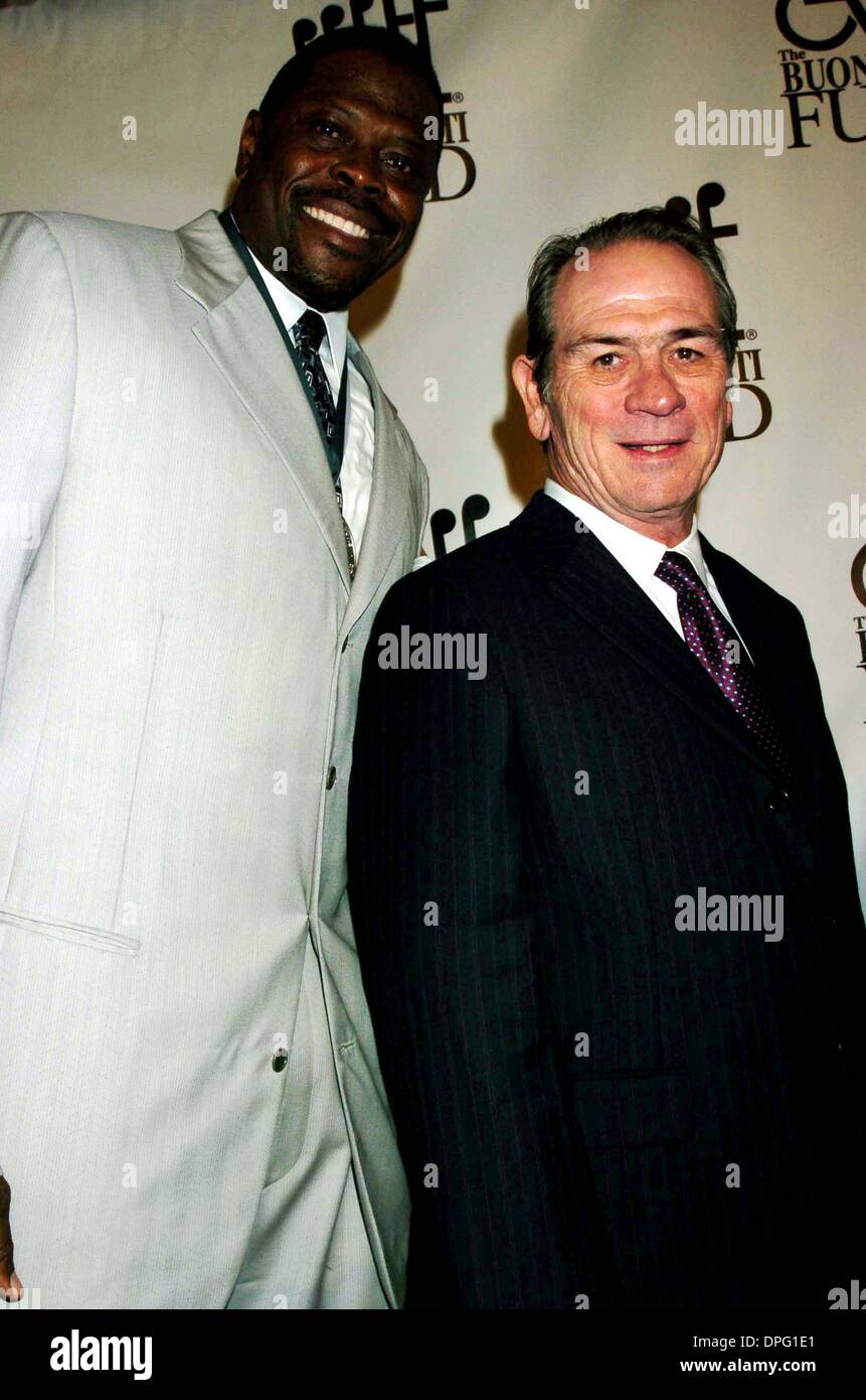 19 septembre 2006 - New York, New York, États-Unis - 21ST ANNUAL GREAT LEGENDS SPORTS LE DÎNER.L'hôtel Waldorf, NYC.Copyright 2006, - .Patrick Ewing et Tommy Lee Jones.09-19-2006.K49911JKRON.(Image Crédit : © John Krondes Globe/ZUMAPRESS.com)/Photos Banque D'Images