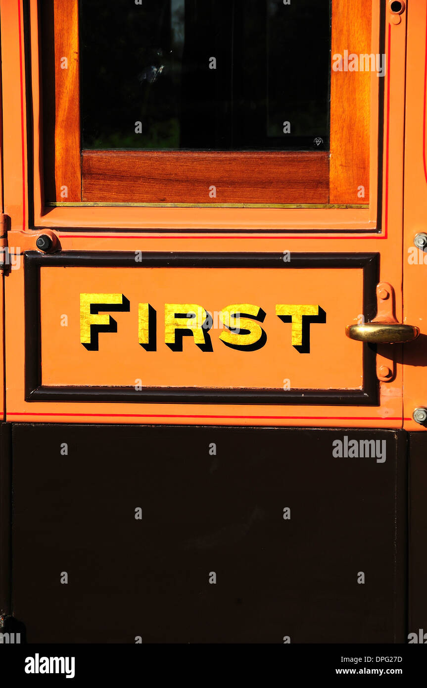 La porte d'un wagon de chemin de fer première classe UK Banque D'Images