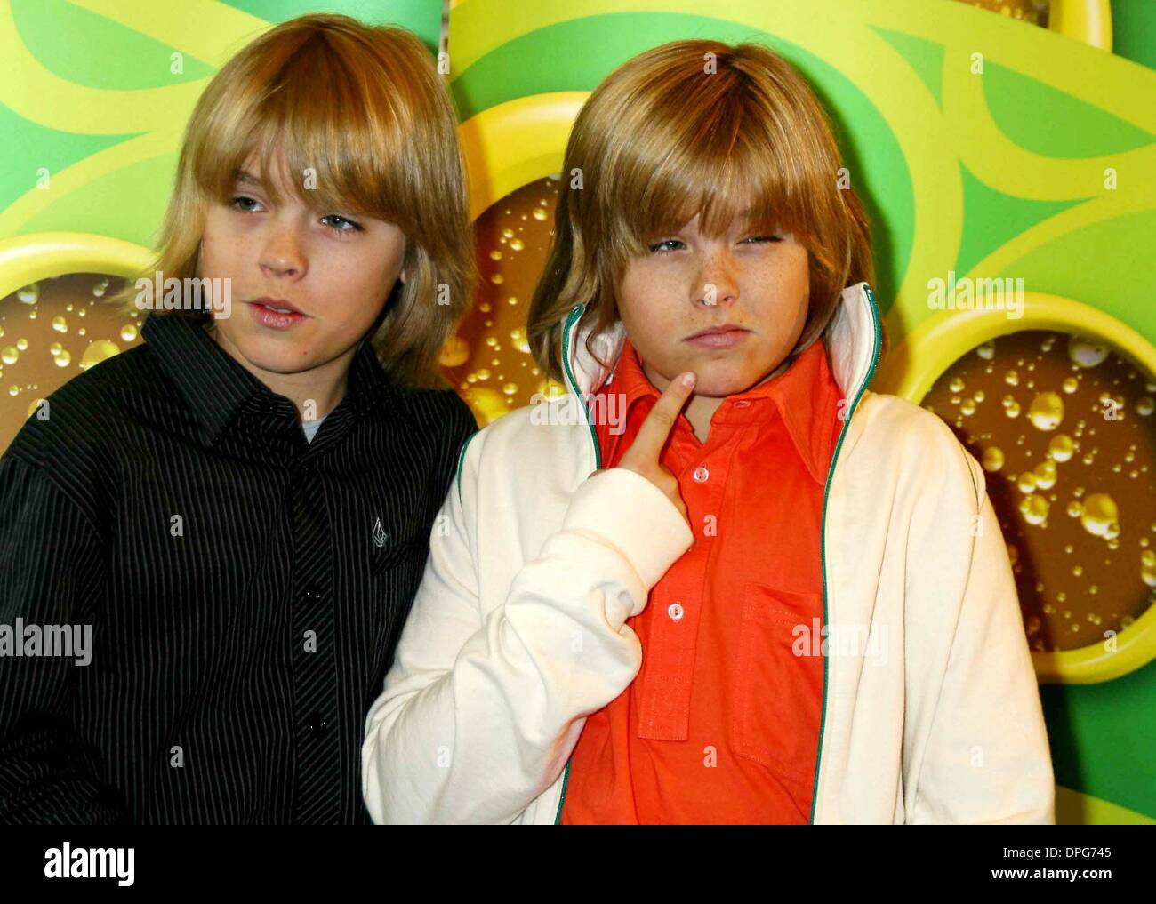 9 février 2006 - New York, New York, États-Unis - K46717.JBU UPFRONT DISNEY, .SPLASHLIGHT STUDIOS, W. 35 ST. NEW ORK New York..2-9-2006. / 2006.DYLAN et Cole Sprouse(Image Crédit : © Judie Burstein/Photos/ZUMAPRESS.com) Globe Banque D'Images