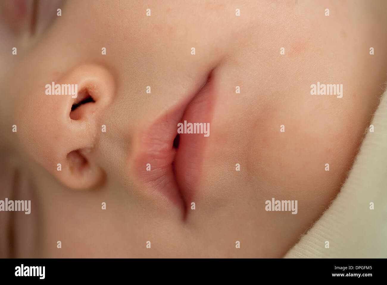 Close Up De La Bouche De Bebe Et Le Nez Cropped Photo Stock Alamy