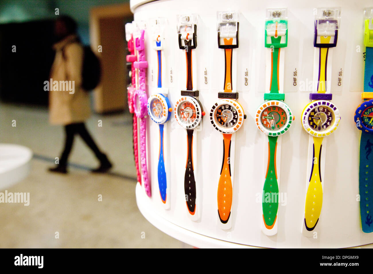 Montres Swatch Swatch dans une boutique, magasin de montres suisses, Genève,  Suisse l'aérogare Photo Stock - Alamy