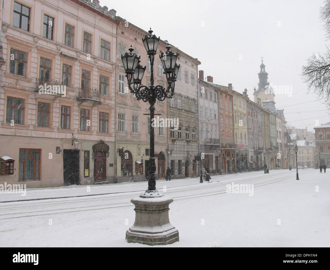 Square dans le centre de Lviv, à l'hiver Banque D'Images