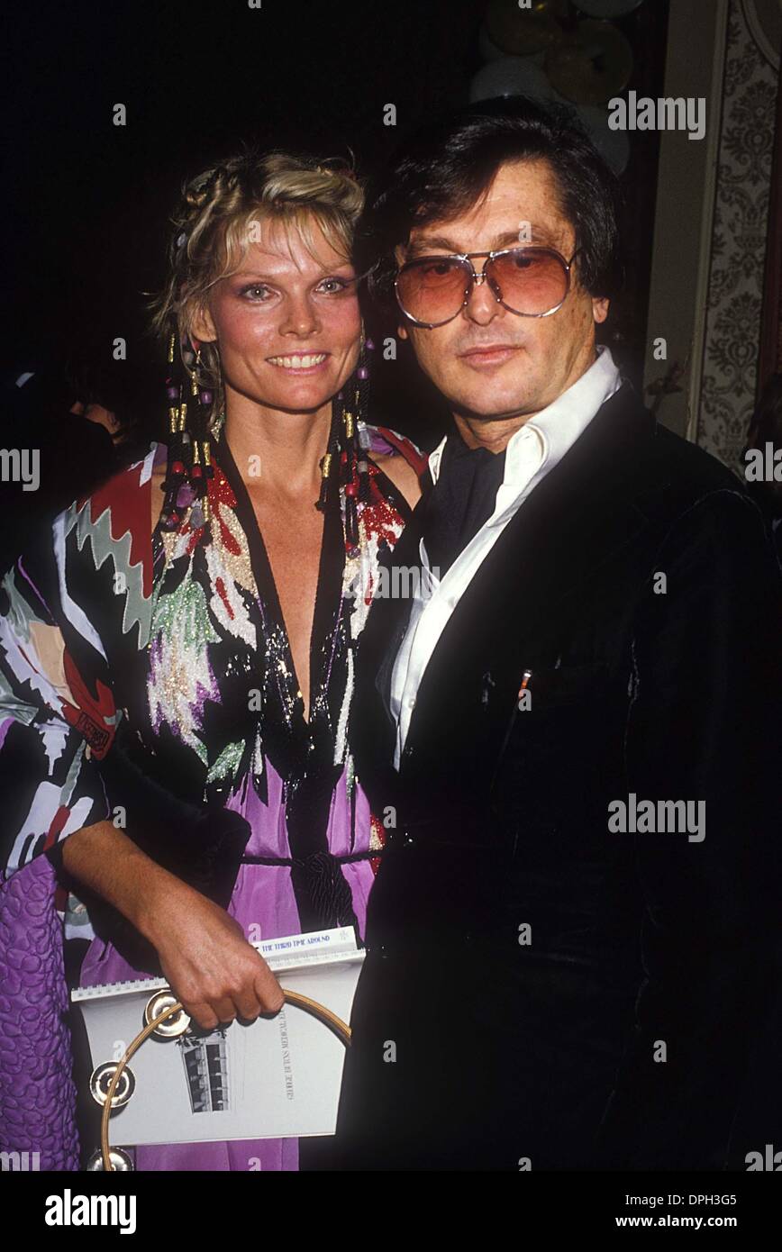 28 juillet 2006 - Hollywood, Californie, États-Unis - Robert EVANS AVEC Cathy Lee Crosby AU GEORGE BURNS 85E ANNIVERSAIRE 1981. n° 11534.(Image Crédit : © Phil Roach/Photos/ZUMAPRESS.com) Globe Banque D'Images
