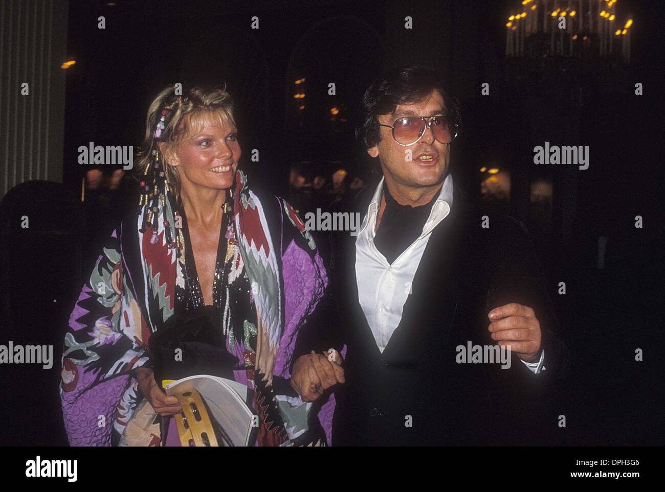 28 juillet 2006 - Hollywood, Californie, États-Unis - Robert EVANS AVEC Cathy Lee Crosby AU GEORGE BURNS 85E ANNIVERSAIRE 1981. n° 11534.(Image Crédit : © Phil Roach/Photos/ZUMAPRESS.com) Globe Banque D'Images