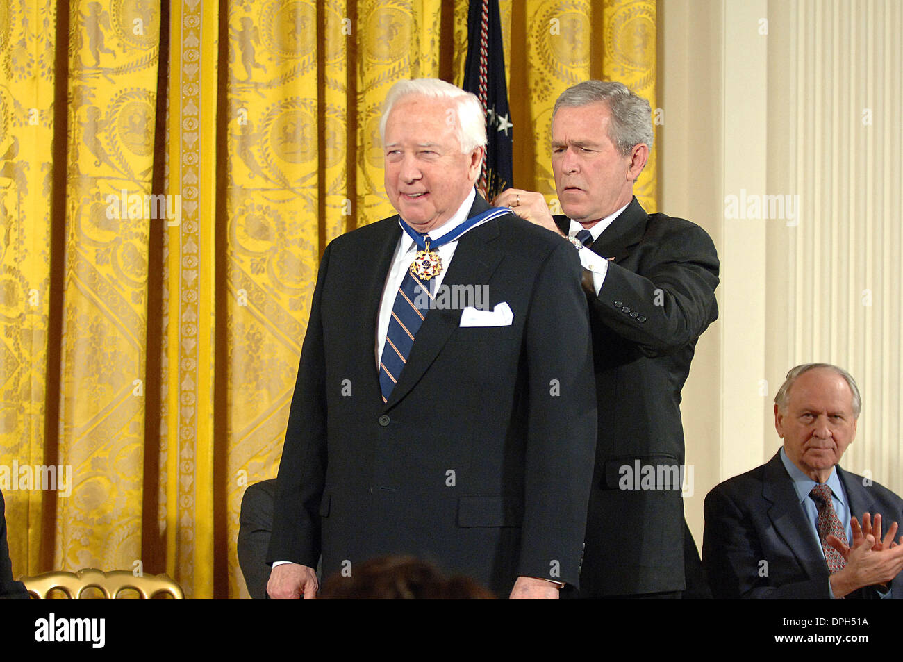 Le 15 décembre 2006 - Washington, District of Columbia, États-Unis - Auteur David McCullough reçoit la Médaille présidentielle de la liberté dans une cérémonie à l'est prix..J'11463.12-15-2006.(Image Crédit : © Christy Bowe/Photos/ZUMAPRESS.com) Globe Banque D'Images