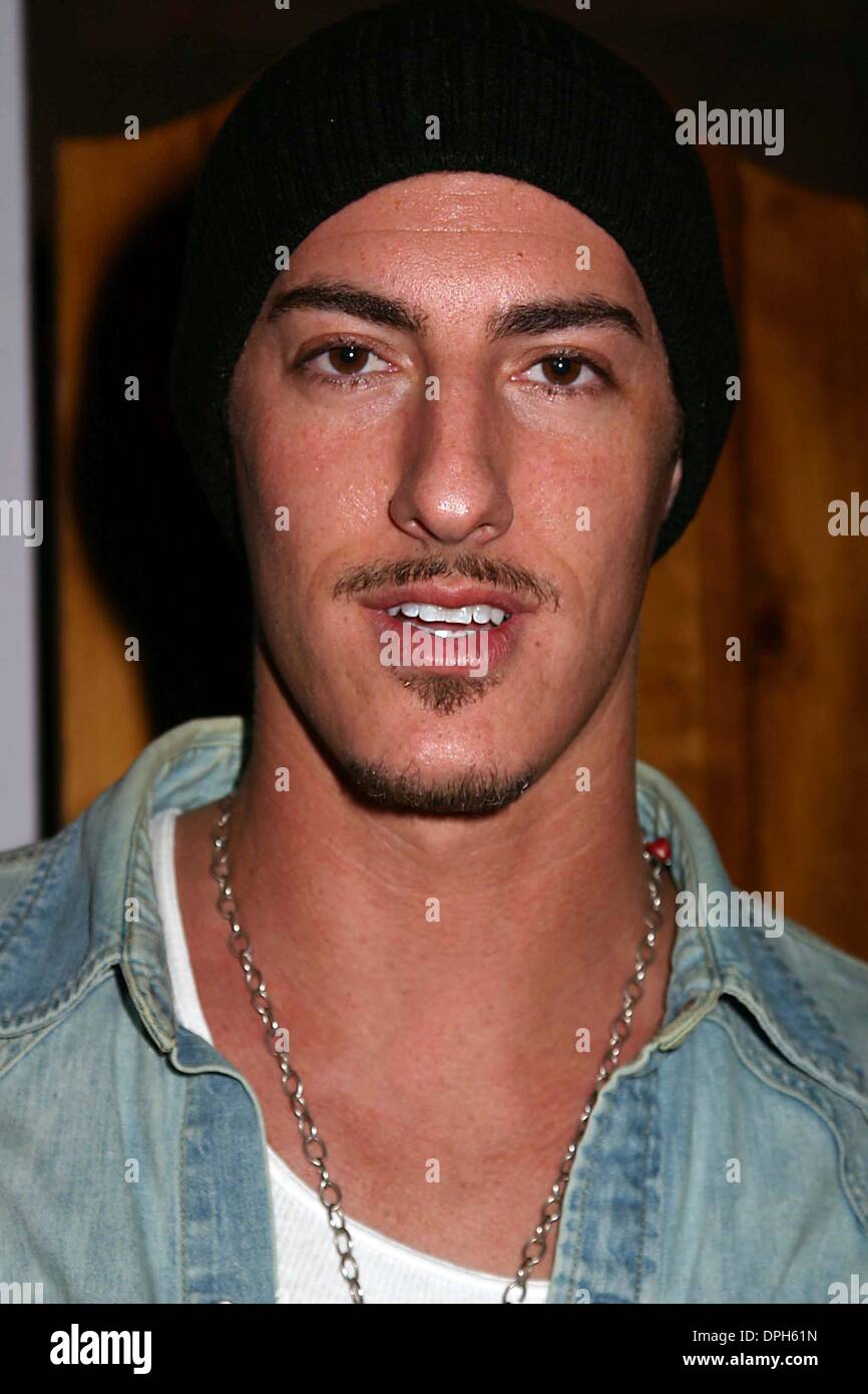 Mar. 30, 2006 - New York, New York, États-Unis - K47414ML.COCA COLA COKE DU ''CÔTÉ DE LA VIE'' PARTIE DE LANCEMENT CAPITALE , NEW YORK New York .03-30-2006. MITCHELLE LEVY-RANGEFINDRS- 2006.Dita Von Teese.ERIC BALFOUR(Image Crédit : © Mitchell Levy/Photos/ZUMAPRESS.com) Globe Banque D'Images