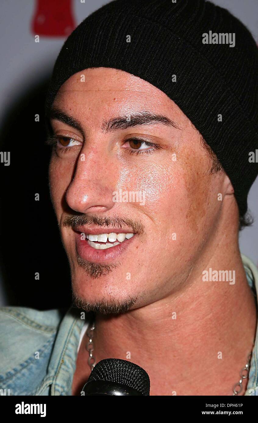 Mar. 30, 2006 - New York, New York, États-Unis - K47414ML.COCA COLA COKE DU ''CÔTÉ DE LA VIE'' PARTIE DE LANCEMENT CAPITALE , NEW YORK New York .03-30-2006. MITCHELLE LEVY-RANGEFINDRS- 2006.Dita Von Teese.ERIC BALFOUR(Image Crédit : © Mitchell Levy/Photos/ZUMAPRESS.com) Globe Banque D'Images