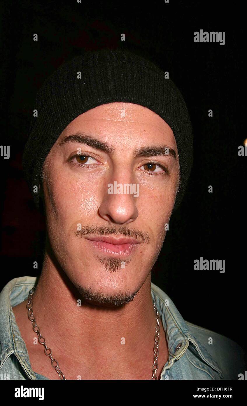 Mar. 30, 2006 - New York, New York, États-Unis - K47414ML.COCA COLA COKE DU ''CÔTÉ DE LA VIE'' PARTIE DE LANCEMENT CAPITALE , NEW YORK New York .03-30-2006. MITCHELLE LEVY-RANGEFINDRS- 2006.Dita Von Teese.ERIC BALFOUR(Image Crédit : © Mitchell Levy/Photos/ZUMAPRESS.com) Globe Banque D'Images