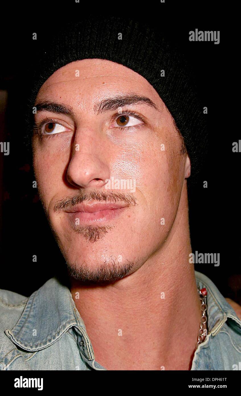 Mar. 30, 2006 - New York, New York, États-Unis - K47414ML.COCA COLA COKE DU ''CÔTÉ DE LA VIE'' PARTIE DE LANCEMENT CAPITALE , NEW YORK New York .03-30-2006. MITCHELLE LEVY-RANGEFINDRS- 2006.Dita Von Teese.ERIC BALFOUR(Image Crédit : © Mitchell Levy/Photos/ZUMAPRESS.com) Globe Banque D'Images