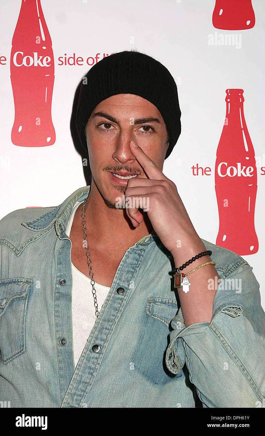 Mar. 30, 2006 - New York, New York, États-Unis - K47414ML.COCA COLA COKE DU ''CÔTÉ DE LA VIE'' PARTIE DE LANCEMENT CAPITALE , NEW YORK New York .03-30-2006. MITCHELLE LEVY-RANGEFINDRS- 2006.Dita Von Teese.ERIC BALFOUR(Image Crédit : © Mitchell Levy/Photos/ZUMAPRESS.com) Globe Banque D'Images