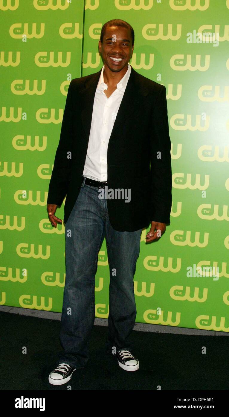 17 mai 2006 - New York, New York, États-Unis - K48131ML.L'UPFRONT CW TAPIS ROUGE de Madison Square Garden, NEW YORK New York. 05-18-2006. - 2006.DUANE MARTIN(Image Crédit : © Mitchell Levy/Photos/ZUMAPRESS.com) Globe Banque D'Images