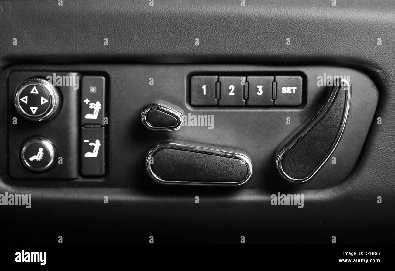 Détail de quelques boutons pour le réglage de la position du président, dans une voiture. Banque D'Images
