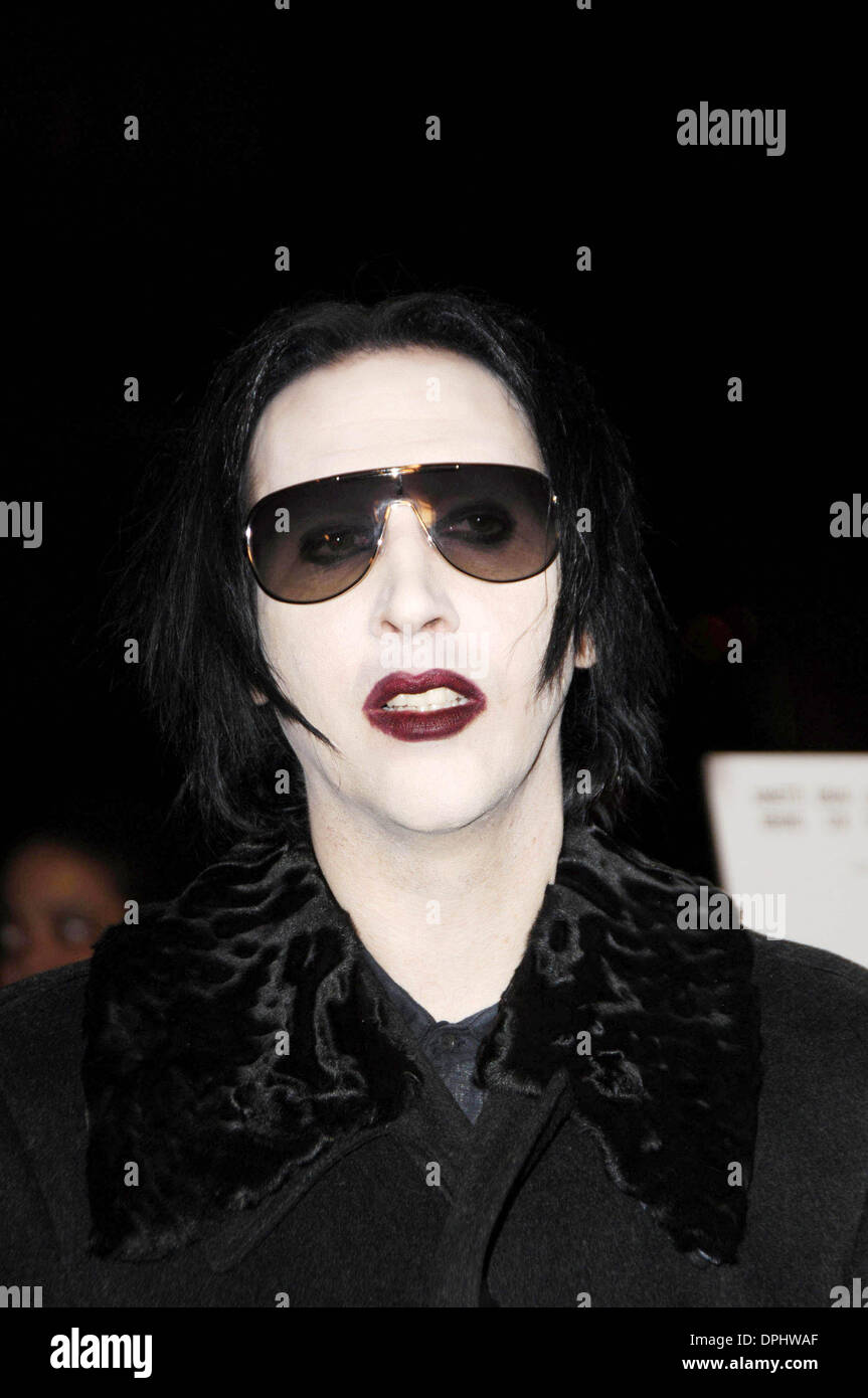 11 octobre 2006 - Hollywood, Californie, États-Unis - Marilyn Manson lors  de la première de la nouvelle animation de TriStar Pictures' lancé avec des  ciseaux à l'Academy of Motion Picture Arts and