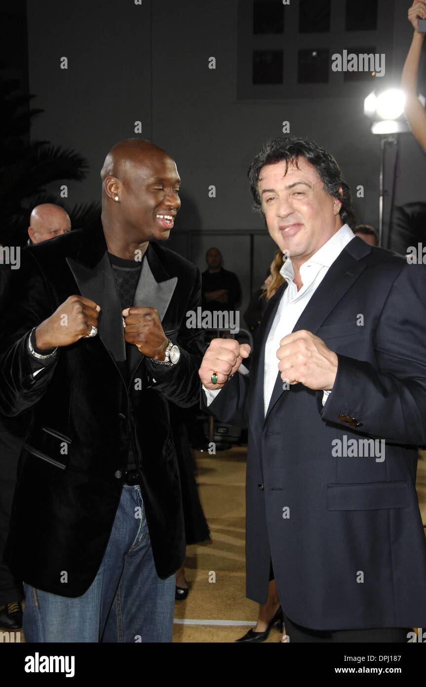 13 déc 2006 - Hollywood, Californie, États-Unis - K51089MGE.PREMIÈRE MONDIALE DE Rocky Balboa, le Grauman's Chinese Theatre d'Hollywood, CA. 12-13-2006.SYLVESTER SALLONE ET ANTONIO TARVER. - 2006(Credit Image : © Michael Germana/Globe Photos/ZUMAPRESS.com) Banque D'Images