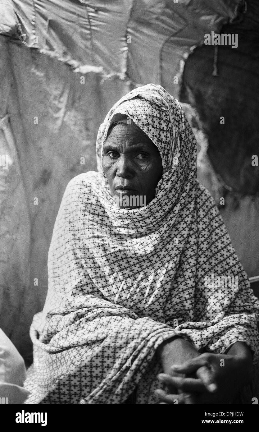 Juin 01, 2006 - Galkayo, Somalie - femme bantoue dans camp de personnes déplacées à l'extérieur de Galkayo Somalie vers 2006. (Crédit Image : ©/zumapress.com) Liasi Theodore Banque D'Images