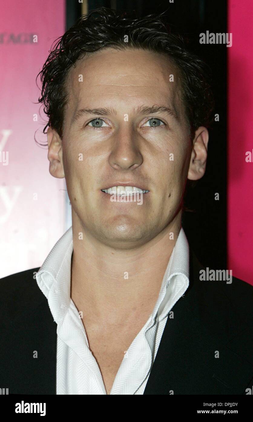 24 octobre 2006 - l'Aldwych Theatre, Londres, ANGLETERRE - BRENDAN COLE.DANCER.DIRTY DANCING;HISTOIRE CLASSIQUE SUR SCÈNE PREMIERE.L'Aldwych Theatre, Londres, Angleterre.24 Octobre 2006.Die19387.Crédit : - K51014(Image : © Crédit Photos Globe/ZUMAPRESS.com) Banque D'Images
