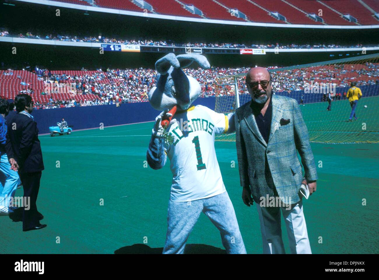 Le 15 décembre 2006 - RETRAITE DE LA Pointe-pelée SOCCER.MEADOLANDS AU NEW JERSEY 10-00-1997.Ahmet Ertegun. SIMON HY- 1997.AHMETERTEGUNRETRO(Image Crédit : © Globe Photos/ZUMAPRESS.com) Banque D'Images