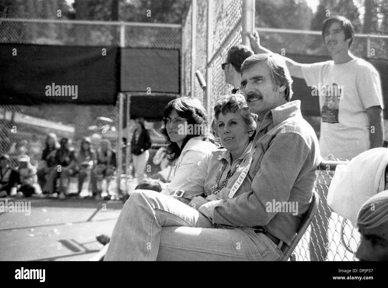 27 février 2006 - Dennis Weaver AVEC SON ÉPOUSE LORS DE L'ASSEMBLÉE DENNIS WEAVER le tournoi de tennis de célébrité. SERVICE IMPRIMER-(Image Crédit : © Globe Photos/ZUMAPRESS.com) Banque D'Images