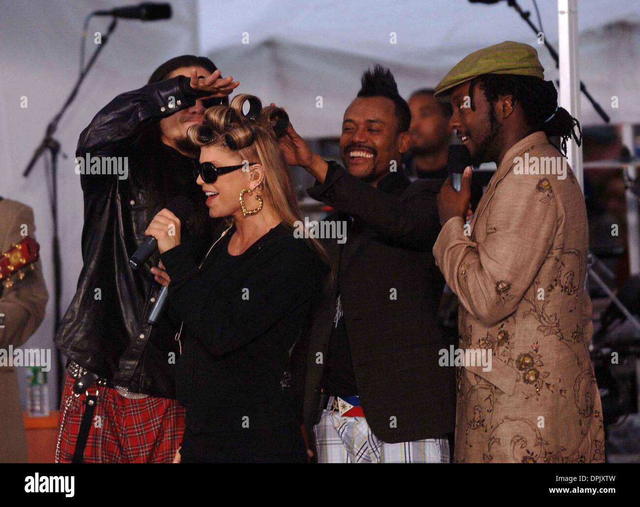 15 septembre 2006 - NBC'S aujourd'hui l'ÉTÉ TOYOTA CONCERT SERIES A EU LIEU À LA NBC STUDIOS À Rockefeller Center, NEW YORK.09-15-2006. ANDREA 2006- RENAULT.BLACK EYED PEAS.FERGIE.K49865AR(Image Crédit : © Globe Photos/ZUMAPRESS.com) Banque D'Images