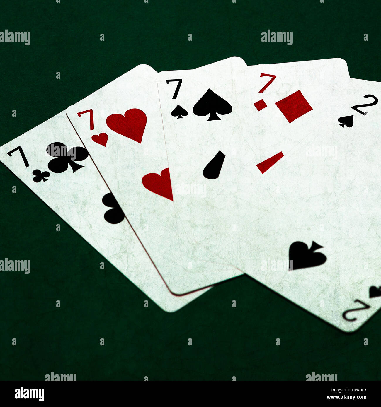 Mains de Poker - quatre d'une sorte 2. Vue rapprochée de cinq cartes à jouer poker formant les quatre d'une sorte de main. Banque D'Images