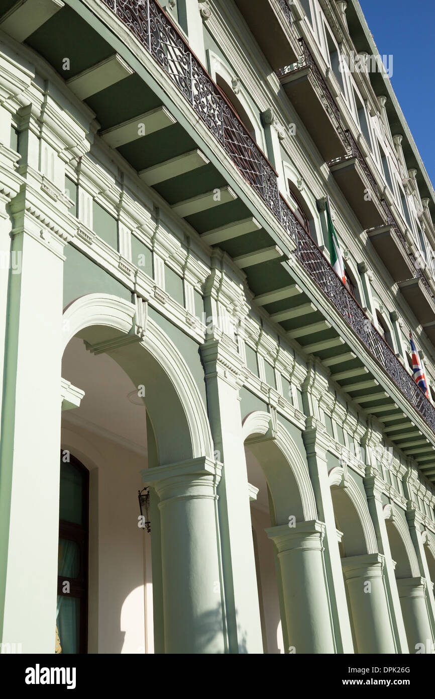 Les bâtiments de la vieille ville de La Havane (La Habana Vieja) construit en style néo-classique et baroque. Beaucoup sont tombés en ruine et à la ruine. Banque D'Images