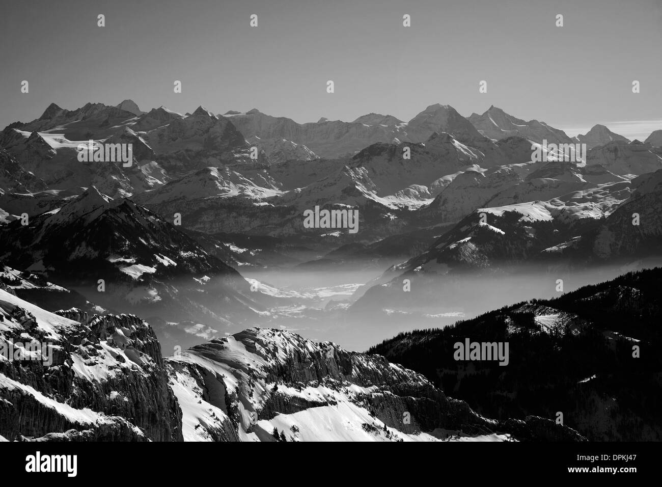 Alpes suisses depuis le sommet du Mont Pilatus Kulm, Canton de Lucerne, Suisse, Europe Banque D'Images