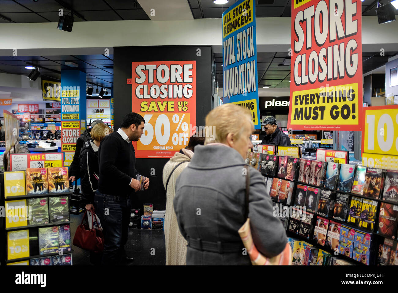 Oxford, UK. 14 janvier 2014. Le HMV store sur Cornmarket Street est fermé à la fin de février avant de déménager dans un nouveau magasin dans un lieu qui reste encore à être annoncé. La vente a tout stock prix réduit. Crédit : Andrew Paterson/Alamy Live News Banque D'Images