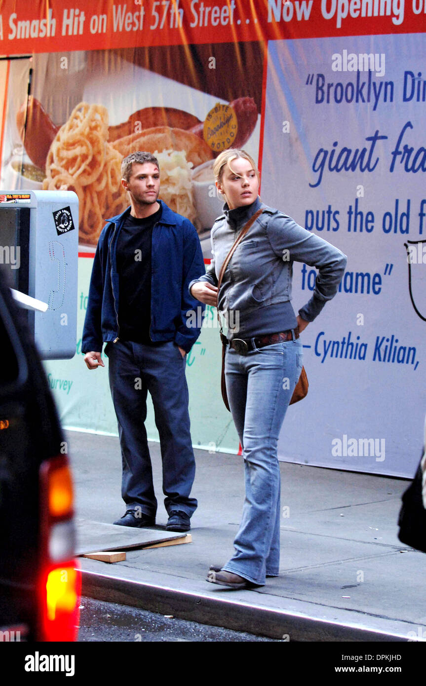 13 octobre 2006 - New York, New York, USA - K50215AR.Ryan Phillippe au tournage sur son nouveau film..New York..10-12-2006. Andrea Renault / 2006.(Image Crédit : © Globe Photos/ZUMAPRESS.com) Banque D'Images