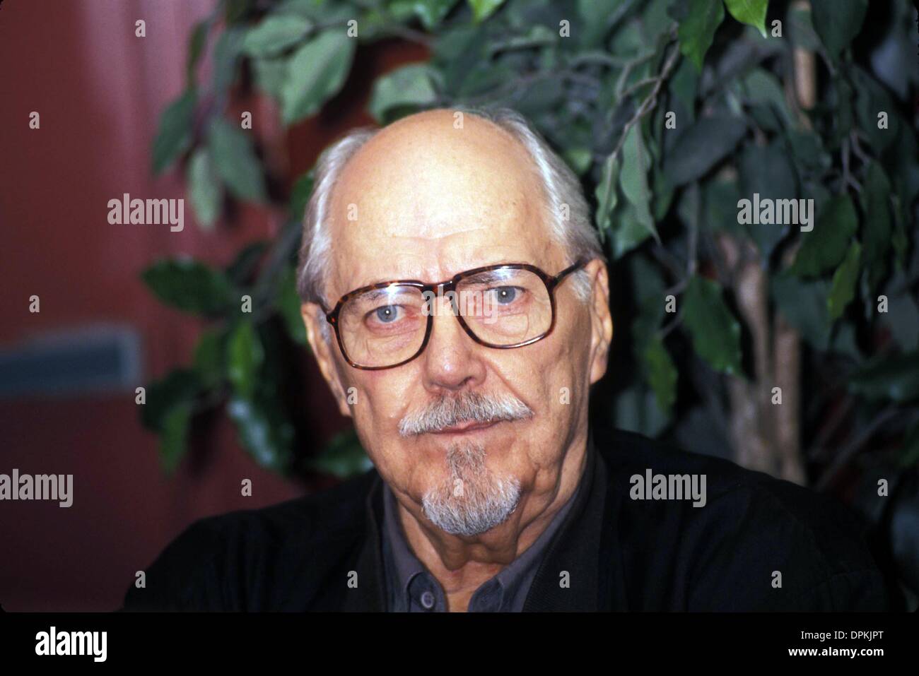 22 novembre 2006 - L6558AR.ROBERT ALTMAN.LECTURE DANS UNE LIBRAIRIE DE ''Short'' des coupes. ANDREA.ROBERTALTMANRETRO 1994 RENAULT-(Credit Image : © Globe Photos/ZUMAPRESS.com) Banque D'Images