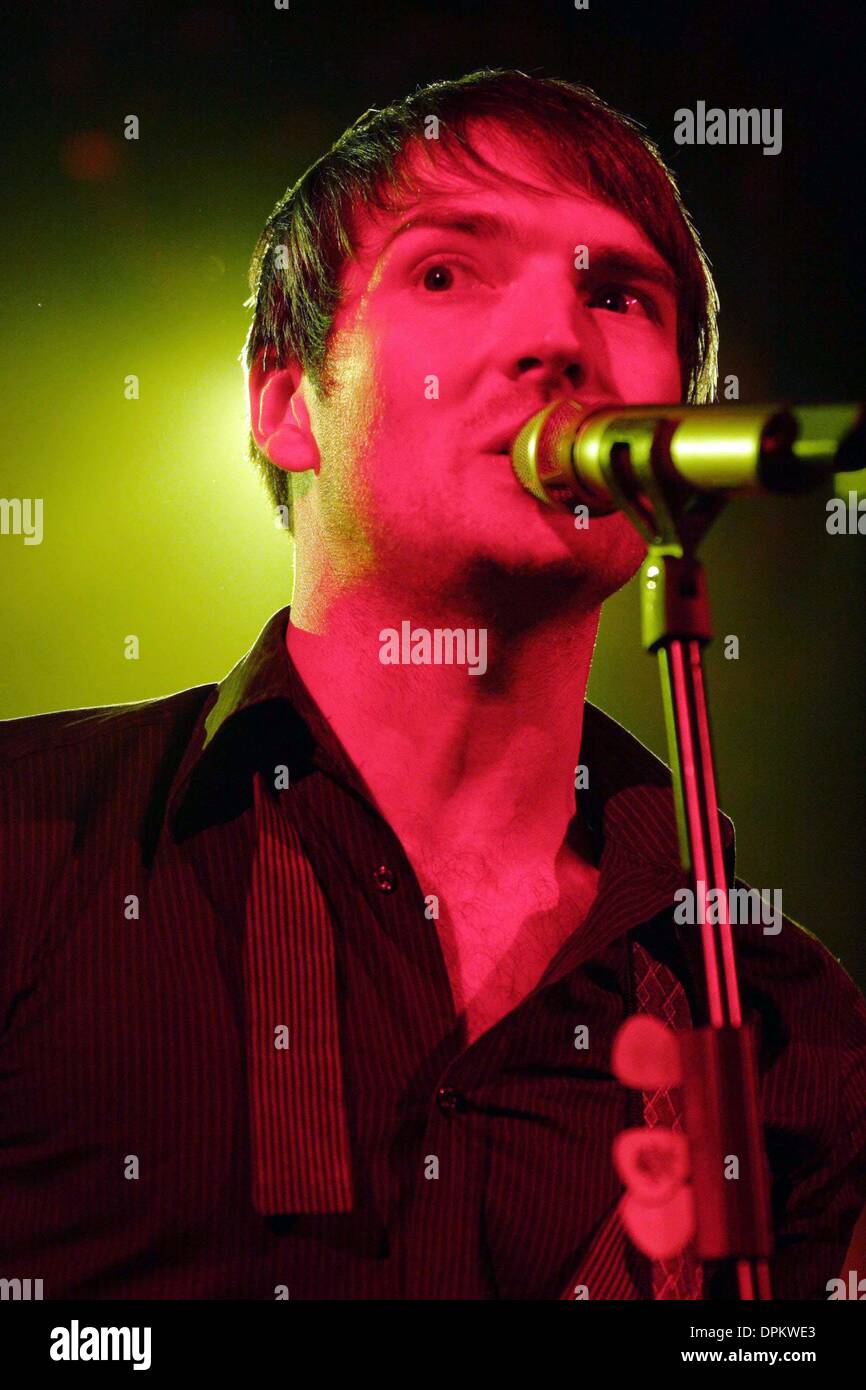 2 novembre 2006 - Londres, Grand Londres, Royaume-Uni - K50579.Le Feeling-Live Concert-Brixton, Brixton Academy, London, Royaume-Uni. 11-02-2006 001788.Â©Chris Aubrey- .com - IAN CURTIS(Image Crédit : © Globe Photos/ZUMAPRESS.com) Banque D'Images