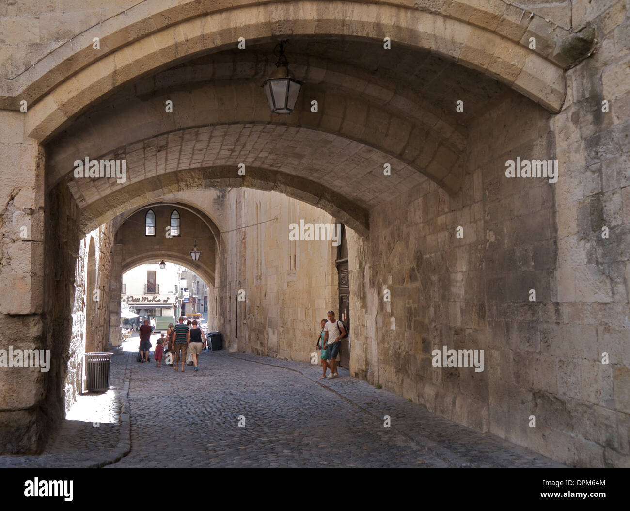 Entrée voûtée au Palais de l'archevêque, Narbonne, France. Banque D'Images