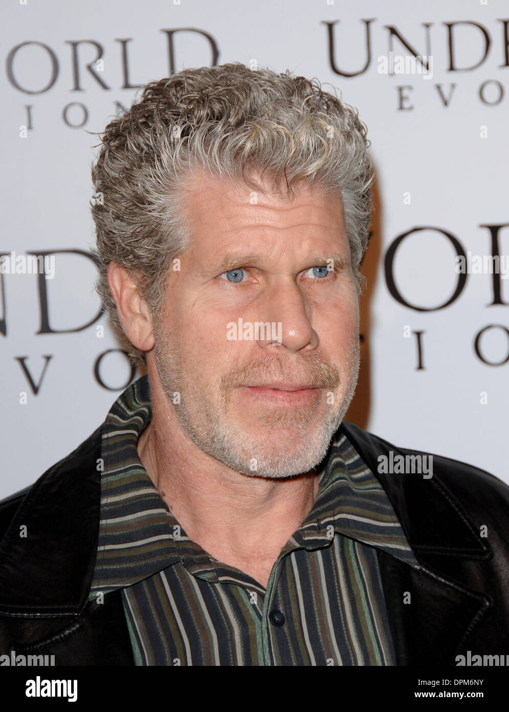 11 janvier 2006 - Los Angeles, Californie, USA - K46079FB.UNDERWORLD EVOLUTION, À LA PREMIERE.CINERAMA DOME LOS ANGELES, CA..1/11/2006. BARRETT FITZROY / 2006.RON PEARLMAN(Image Crédit : © Globe Photos/ZUMAPRESS.com) Banque D'Images