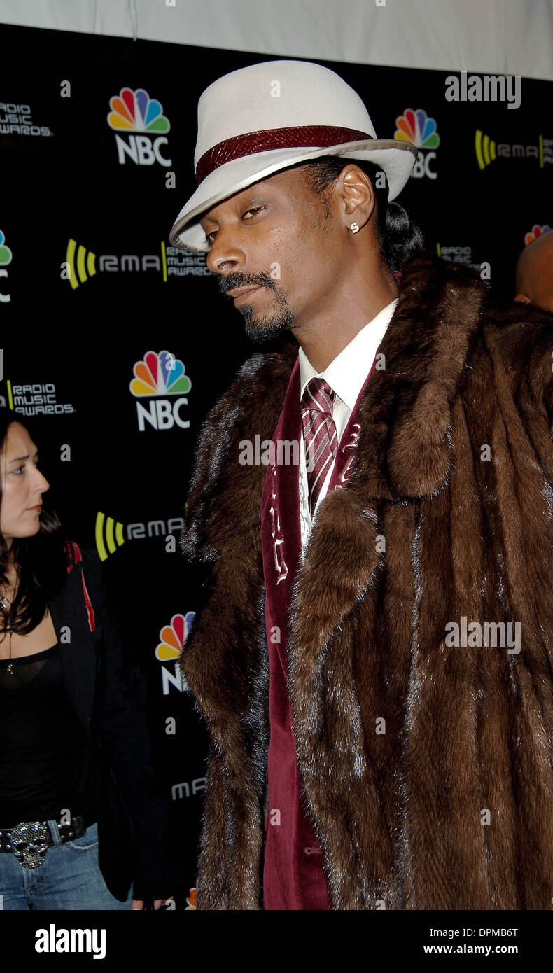 20 déc., 2005 - Las Vegas, Nevada, USA - K46073FB.2005 RADIO MUSIC AWARD LES ARRIVÉES À L'ALADDIN.HOTEL AND CASINO LAS VEGAS, NEVADA..12/19/2005. BARRETT FITZROY / 2005.Snoop Dogg(Credit Image : © Globe Photos/ZUMAPRESS.com) Banque D'Images