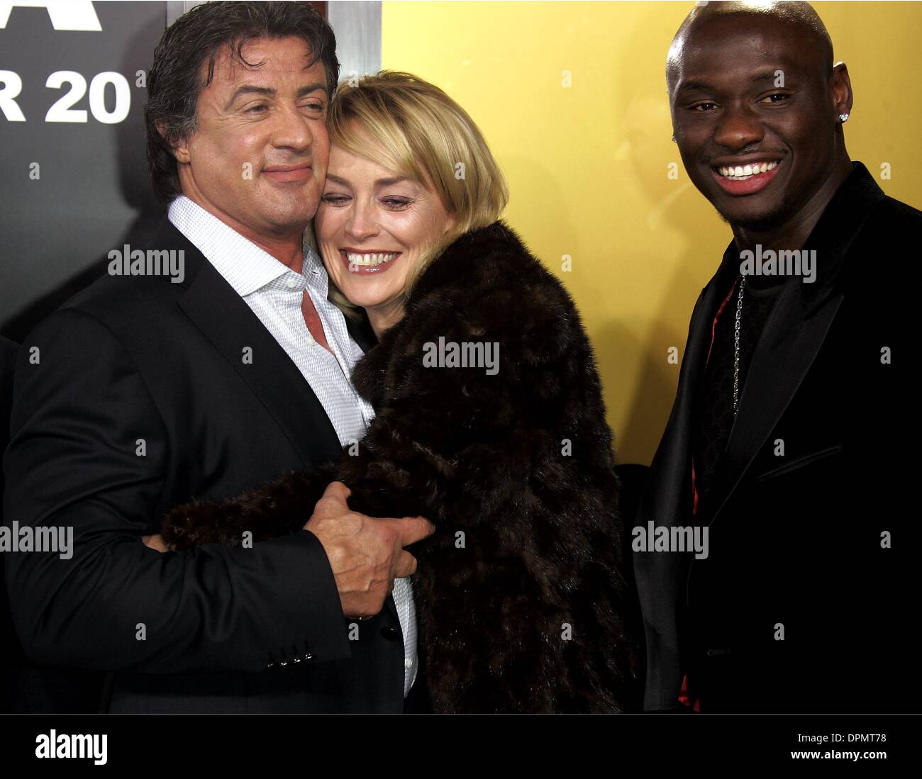 14 décembre 2006 - Graumans Chinese, Hollywood, Los Angeles, USA - Sylvester Stallone, Sharon Stone, ANTONIO TARVER.ACTEURS.PREMIÈRE MONDIALE DE ROCKY BALBOA AU GRAUMANS CHINESE THEATRE HOLLYWOOD , CA 12-13-2006. - K51081(Image : © Crédit Photos Globe/ZUMAPRESS.com) Banque D'Images