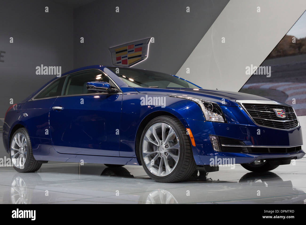 Detroit, Michigan - Le Coupé Cadillac ATS sur l'affichage à la North American International Auto Show. Banque D'Images