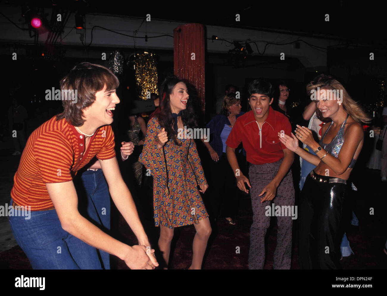 Le 24 mai 2006 - K12802LR.T.C.A. FOX 07-21-1998 TOUR PRES.ASHTON KUTCHER, Mila Kunis, Wilmer Valderrama . LISA ROSE-(PHOTOS Image : © Crédit Photos Globe/ZUMAPRESS.com) Banque D'Images