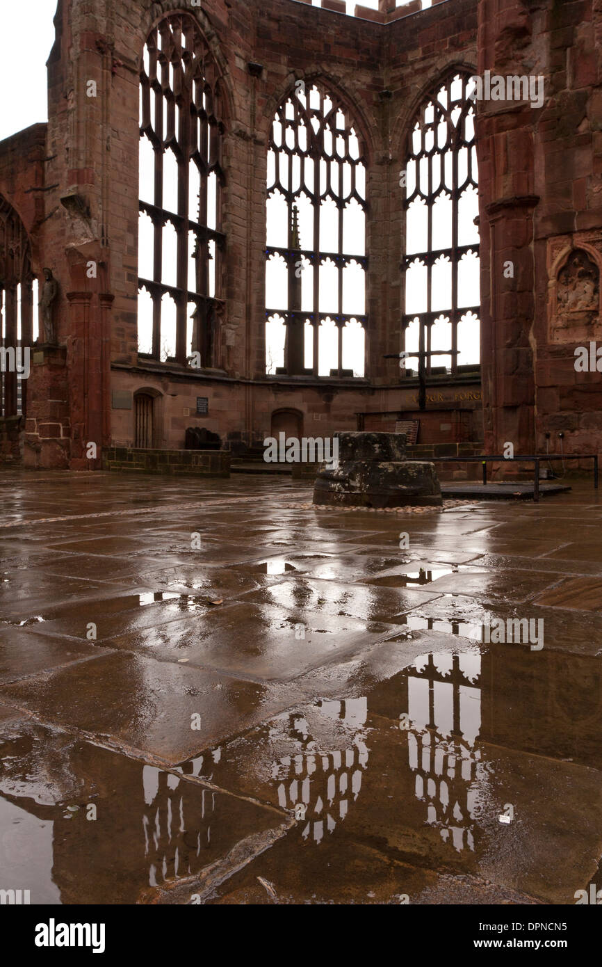 Ruines de la cathédrale St Michael bombardée à Coventry, Royaume-Uni Banque D'Images