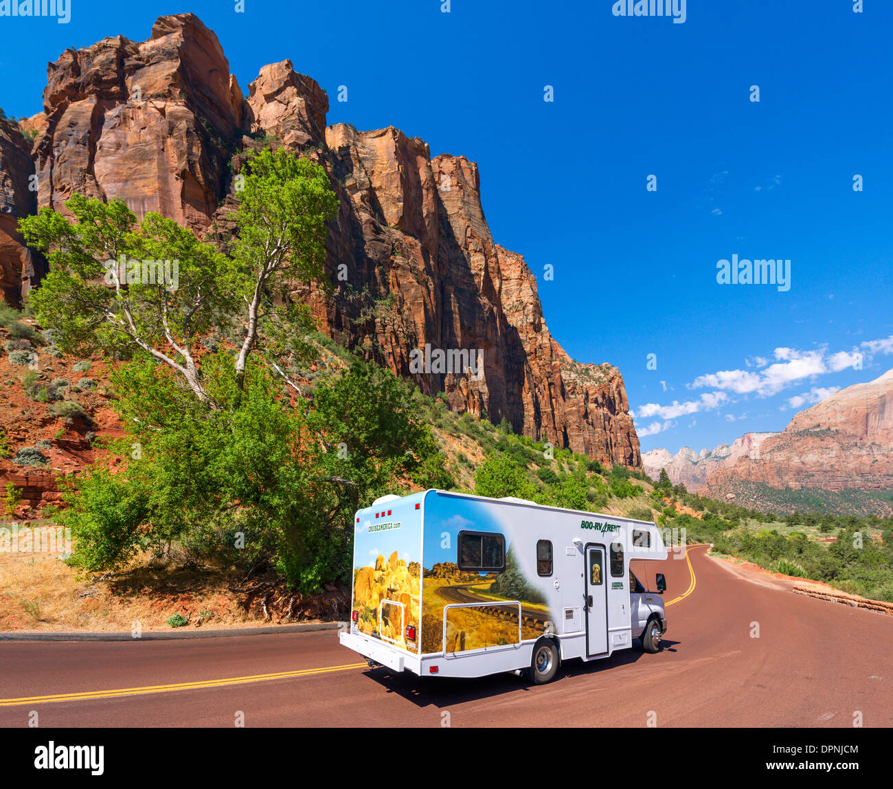Location de Cruiseamerica.com véhicules de camping dans le parc national de Zion sur la route de Zion-Mount Carmel (SR 9), parc national de Zion, Utah, États-Unis Banque D'Images