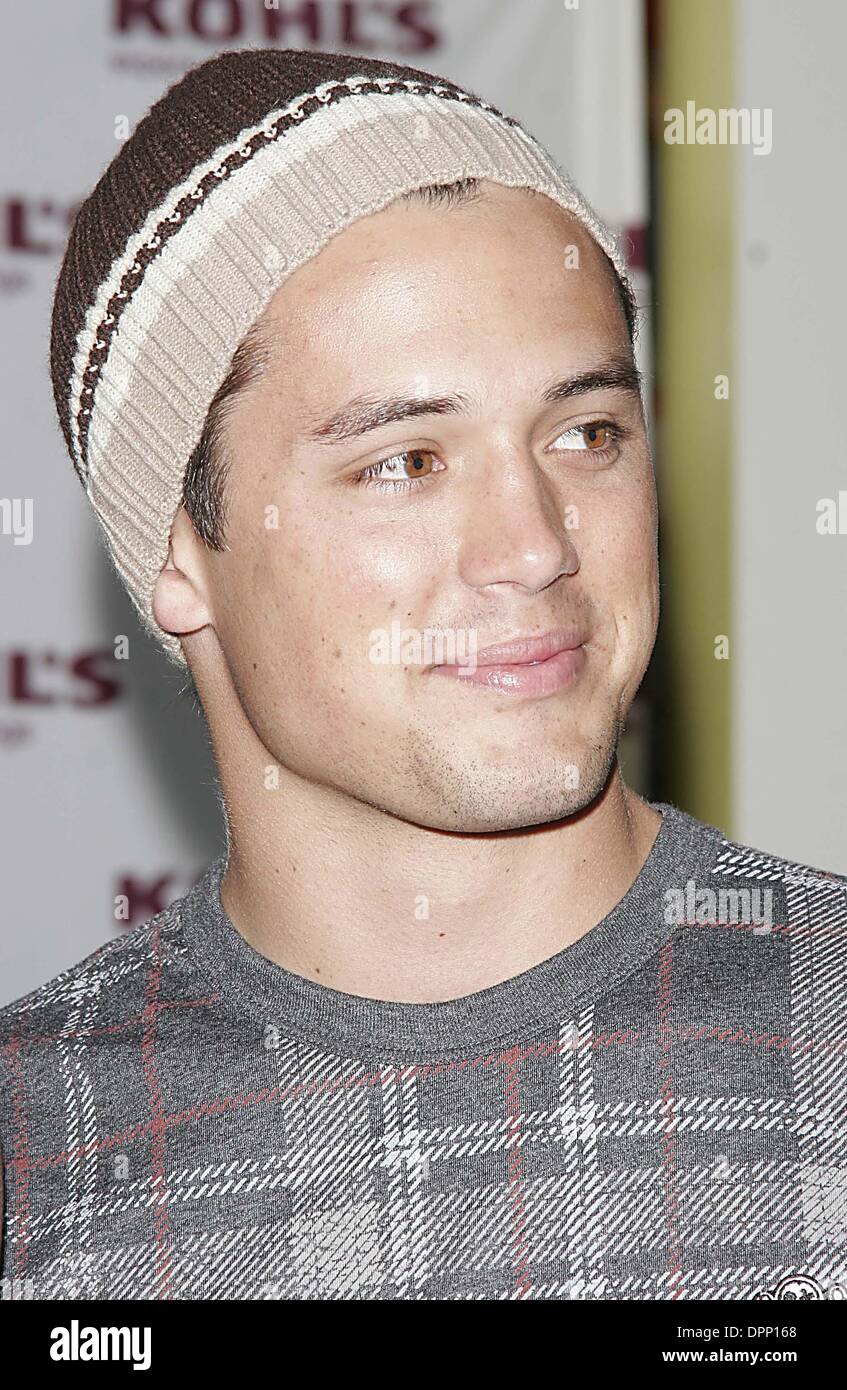 8 avril 2006 - La Habra, en Californie, Etats-Unis - STEPHEN COLLETTI -.'' LAGUNA BEACH '' RÉALITÉ STARS FAIRE APPARENCE PERSONNELLE EN MAGASIN POUR BONGO - JEANS.KOHL'S ORANGE COUNTY - Magasin.LA HABRA, EN CALIFORNIE - .04-08-2006 -. NINA PROMMER/ 2006.K47339NP.(Image Crédit : © Globe Photos/ZUMAPRESS.com) Banque D'Images