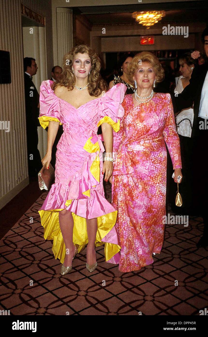 6 janvier 2006 - Rita Hayworth Gala à la .Waldorf-Astoria, à New York City.Yasmin Khan et Estee Lauder. Rose Hartman - 1988(Credit Image : © Globe Photos/ZUMAPRESS.com) Banque D'Images