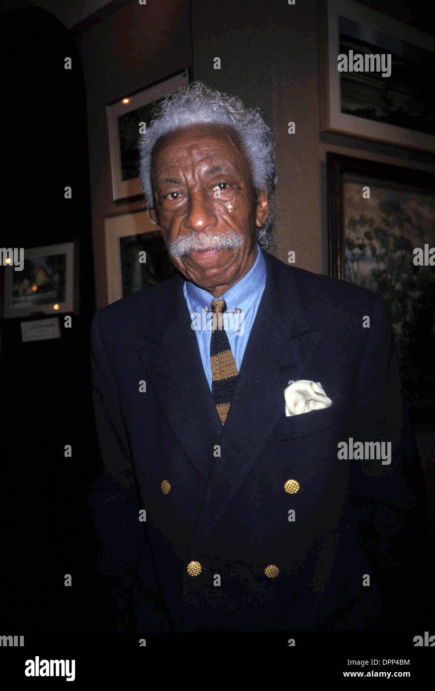 Mar. 9, 2006 - Gordon PARKS AU NATIONAL ARTS CLUB À NEW YORK 10-11-1999.K16882RH.PHOTOBY ROSE HARTMAN-(Image Crédit : © Globe Photos/ZUMAPRESS.com) Banque D'Images
