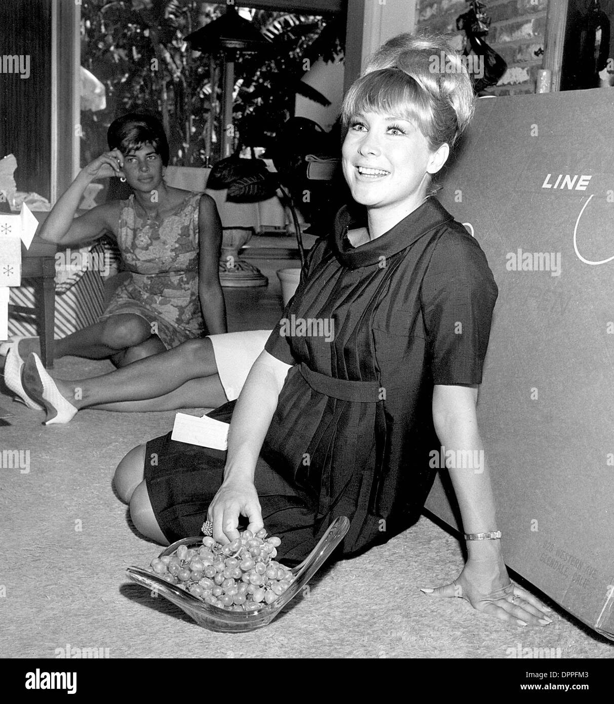 24 avril 2006 - BARBARA EDEN À SON BÉBÉ DOUCHE.B821-8.FOURNI PAR (crédit Image : © Globe Photos/ZUMAPRESS.com) Banque D'Images
