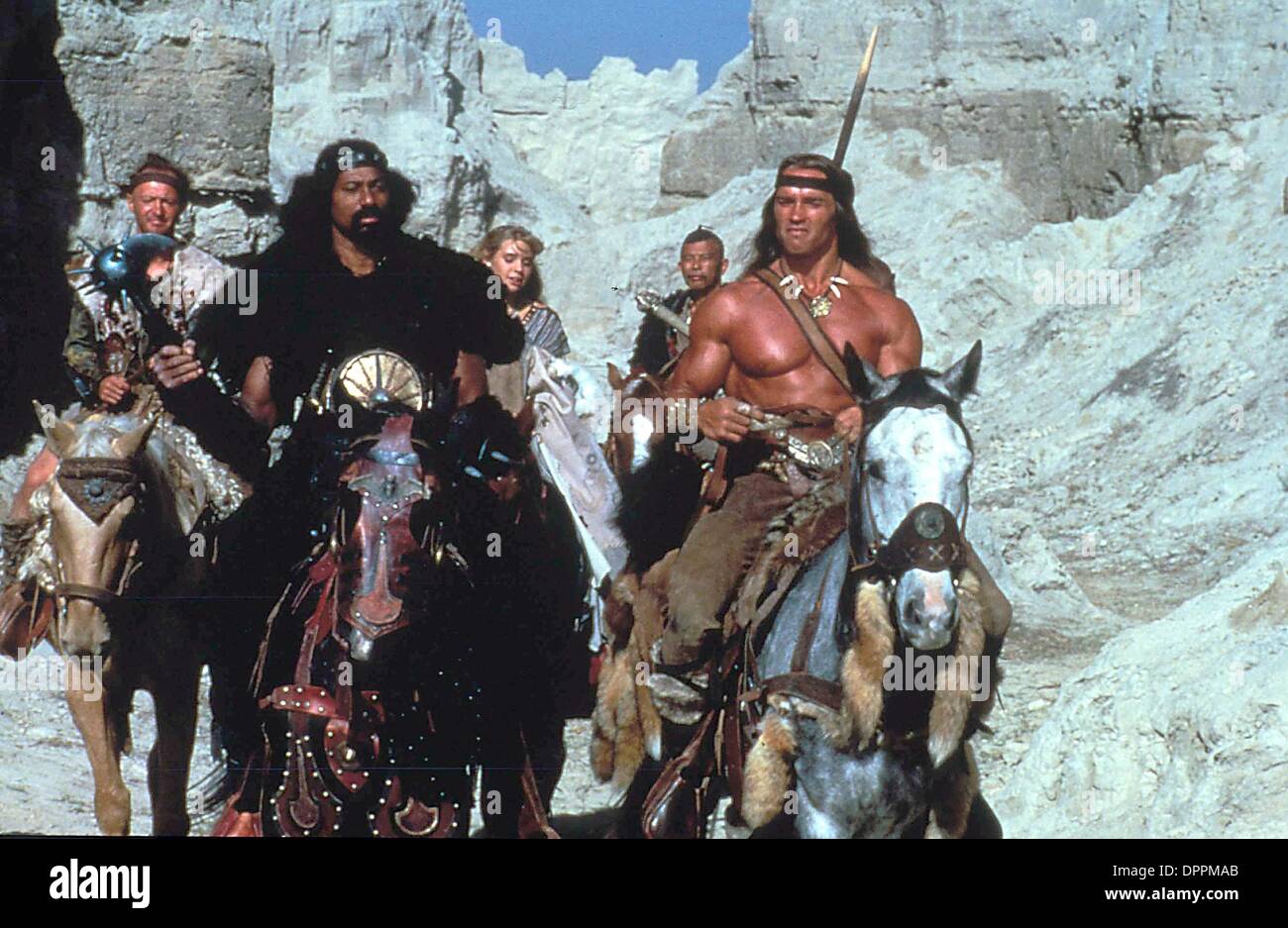 24 juillet 2006 - C0160.CONAN II : le destroyer.TV-FILM STILL.FOURNI PAR MAKOIWAMATSURETRO.MAKO MAKO IWAMATSU..Arnold Schwarzenegger.GRACE JONES..WILT CHAMBERLAIN..TRACEY WALTER.OLIVIA D'ABO(Image Crédit : © Globe Photos/ZUMAPRESS.com) Banque D'Images