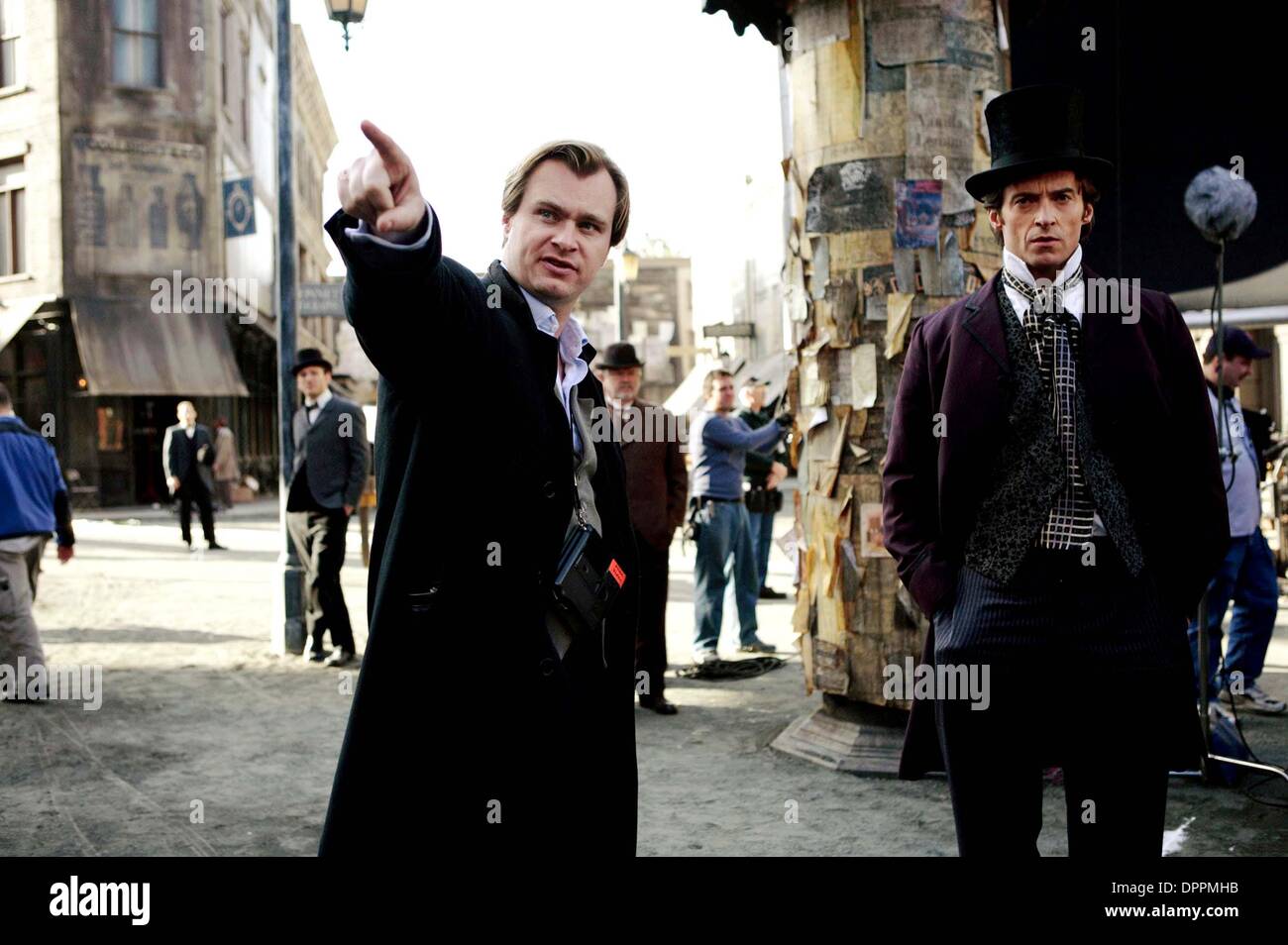 21 septembre 2006 - BTS : (L-R) Christopher Nolan, Hugh Jackman.K51218ES.'' LE PRESTIGE ''.TV-FILM STILL. Fourni par 2006(Credit Image : © Globe Photos/ZUMAPRESS.com) Banque D'Images