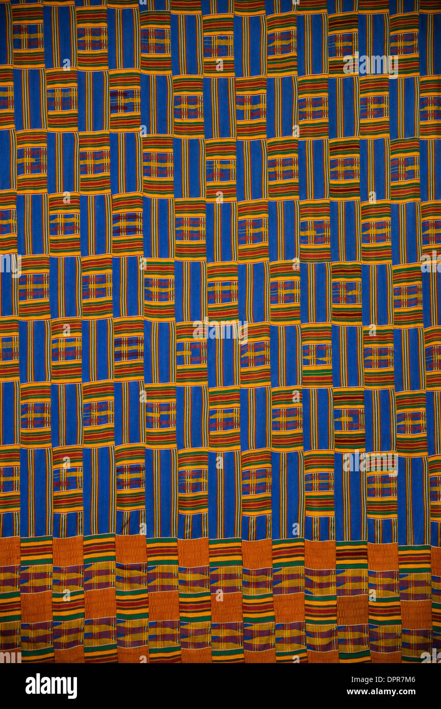 Tissu Kente Traditionnel Femme – Ghana – Tissé Main – 73,5 X 50 Pouces (187 X 127 Cm) – Occasion