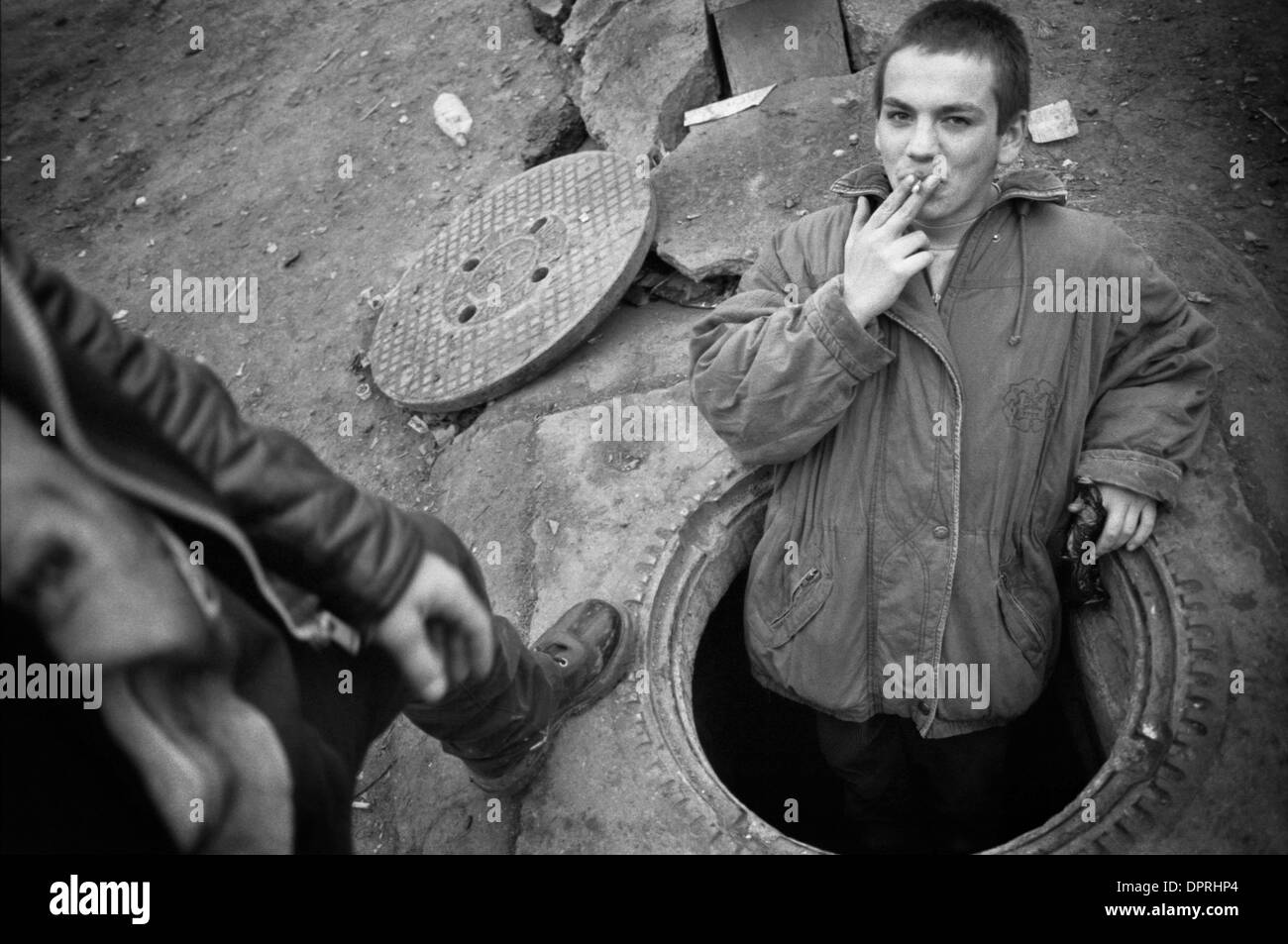 Jan 24, 2009 - Valea plopului, Roumanie - il y a quelque 100 000 enfants placés dans les orphelinats de la Roumanie. Les enfants ont été placés dans des orphelinats pour de nombreuses raisons, mais la plupart se blâmer le anti-avortement ont des enfants et la nécessité des lois. Ceausescu a exigé que les femmes ont 5 enfants par l'âge de 45 ans avant qu'il leur permettrait de contraception ou l'avortement. Duri Banque D'Images