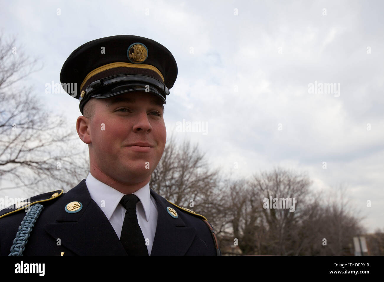 26 février 2009 - Joint Base Myer-Henderson Hall, Virginia, États-Unis - Portrait de MICHAEL Spécialiste du caisson, du vin, du peloton à l'extérieur de l'écuries avant une journée de mission au cimetière national d'Arlington. .(Image Crédit : © Kate Burgess/ZUMAPRESS.com) Karwan Banque D'Images