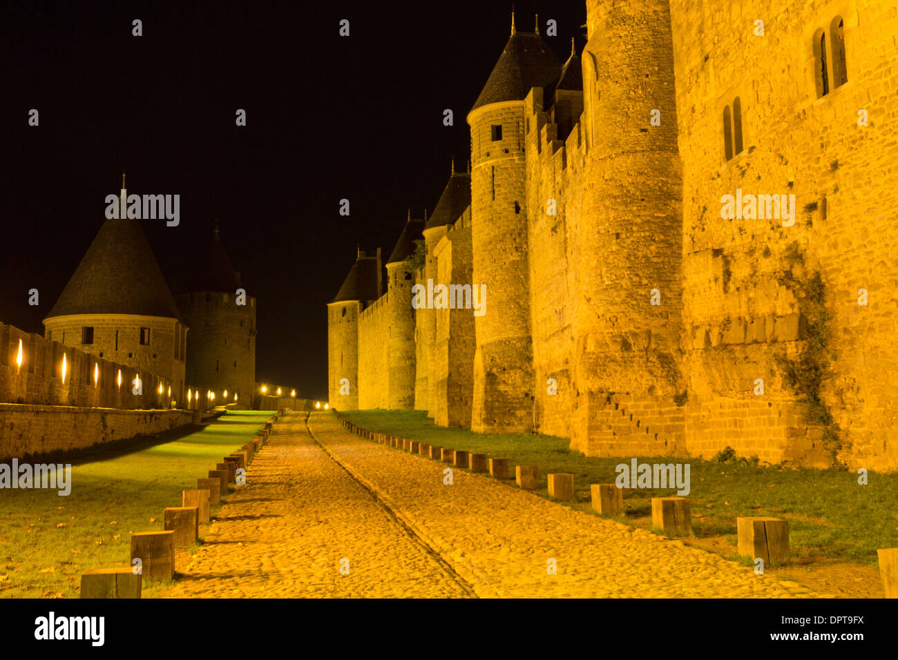 Les fortifications médiévales de l'ancienne citadelle de Carcassonne au sud-ouest de la France Banque D'Images